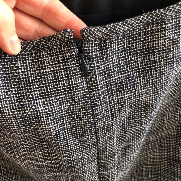 Beautiful textured Banana Republic skirt - Picture 4 of 7